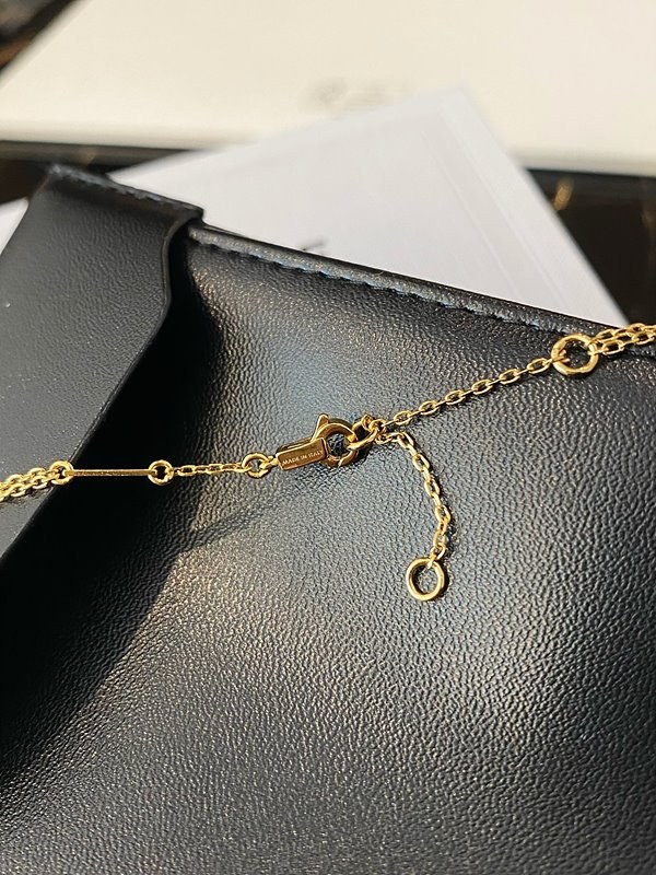 셀린느 트리오페 인 하트 목걸이 [매장가 90만원대]