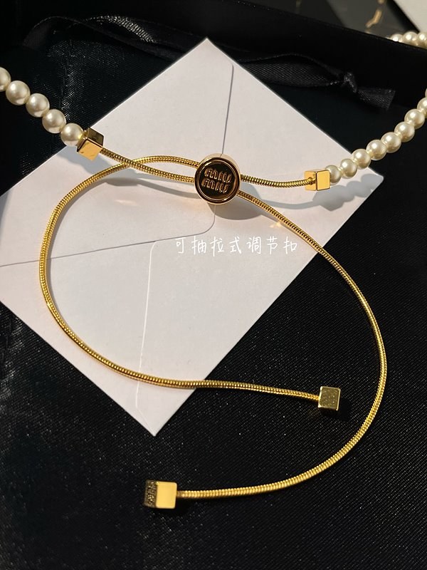 미우미우 인조 진주 메탈 초커 [매장가 113만원대]