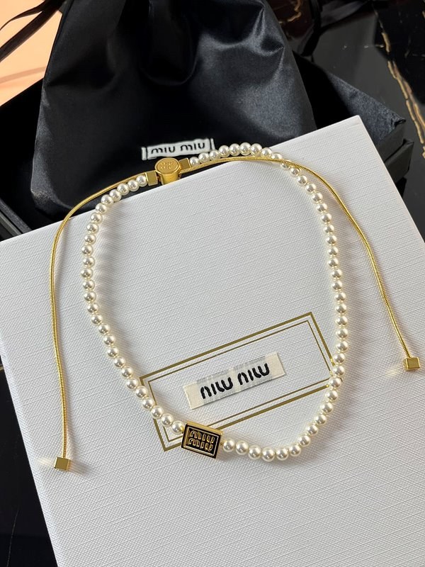 미우미우 인조 진주 메탈 초커 [매장가 113만원대]