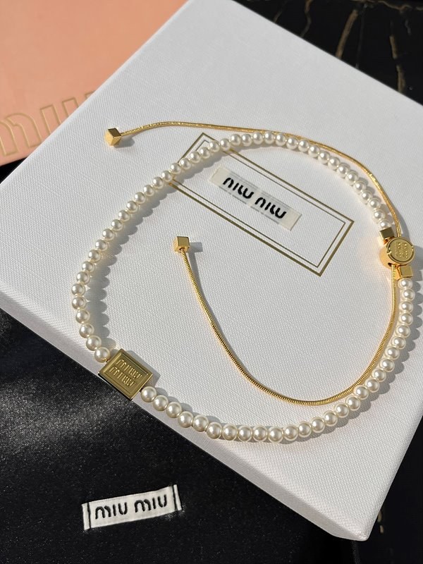 미우미우 인조 진주 메탈 초커 [매장가 113만원대]