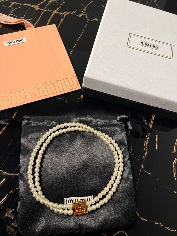 미우미우 인조 진주 메탈 초커 [매장가 122만원대]