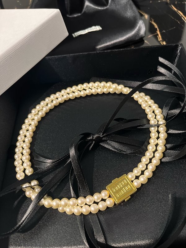 미우미우 인조 진주 메탈 초커 [매장가 122만원대]