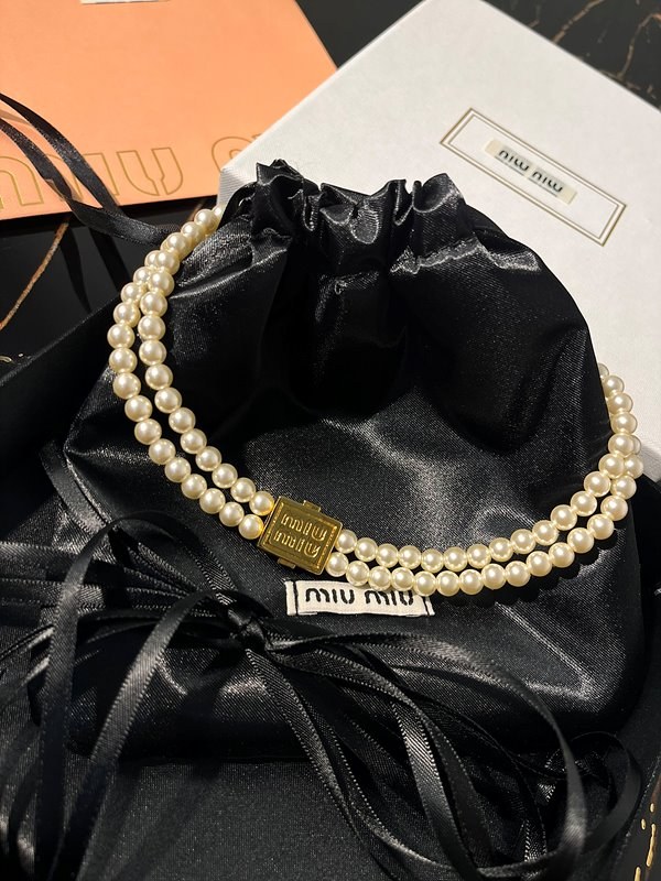 미우미우 인조 진주 메탈 초커 [매장가 122만원대]