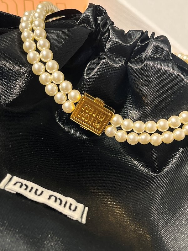 미우미우 인조 진주 메탈 초커 [매장가 122만원대]