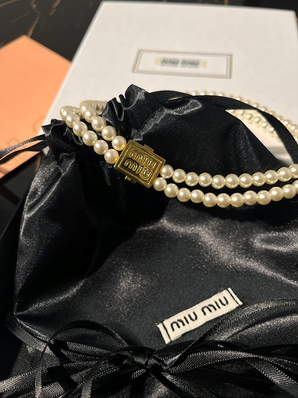미우미우 인조 진주 메탈 초커 [매장가 122만원대]