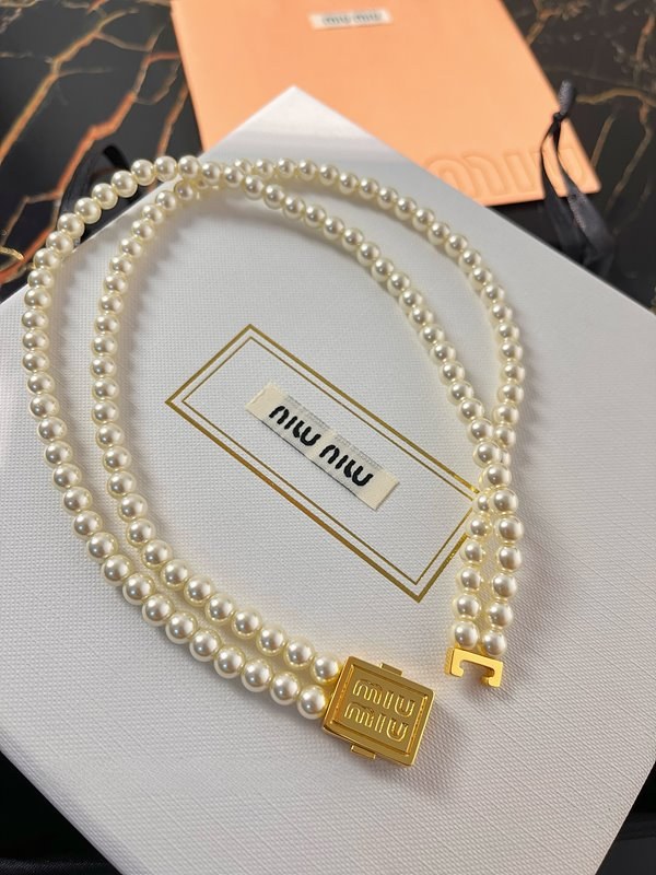 미우미우 인조 진주 메탈 초커 [매장가 122만원대]