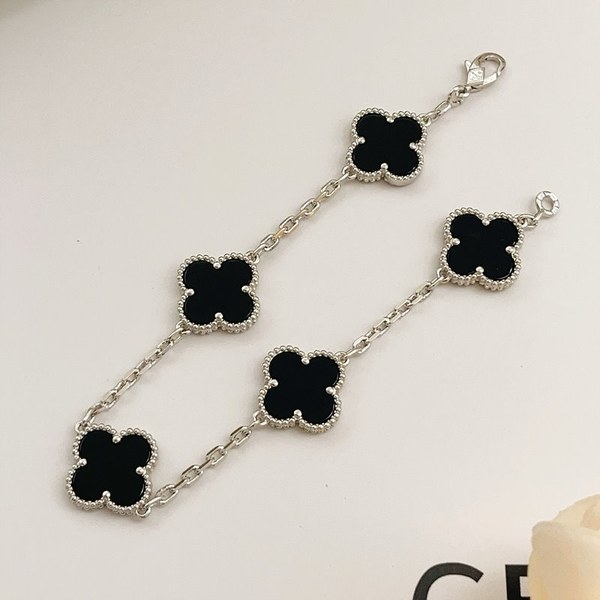 반클리프 빈티지 알함브라 브레이슬릿, 5개 모티브 [매장가 810만원대]