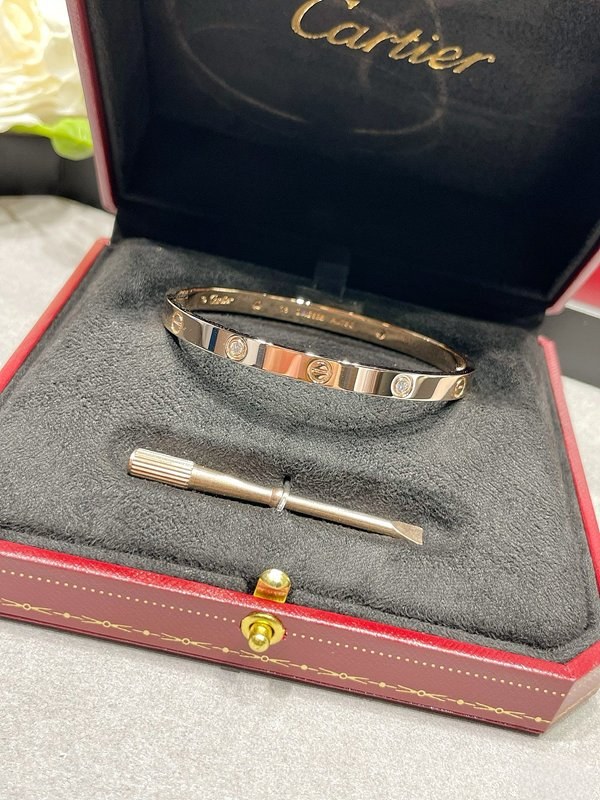 까르띠에 LOVE 브레이슬릿 미디엄 다이아몬드 4개 3color