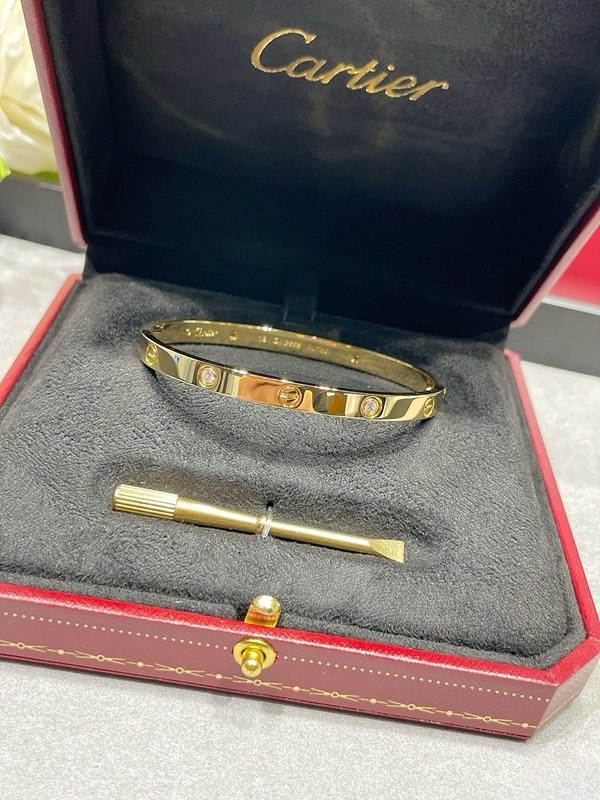 까르띠에 LOVE 브레이슬릿 미디엄 다이아몬드 4개 3color