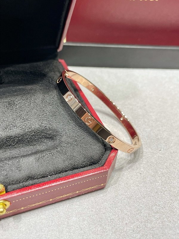 까르띠에 LOVE 브레이슬릿 미디엄 다이아몬드 4개 3color