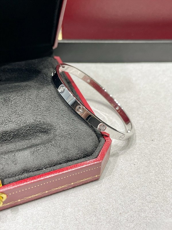 까르띠에 LOVE 브레이슬릿 미디엄 다이아몬드 4개 3color