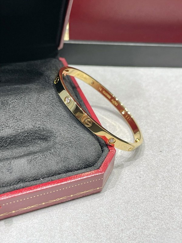 까르띠에 LOVE 브레이슬릿 미디엄 다이아몬드 4개 3color