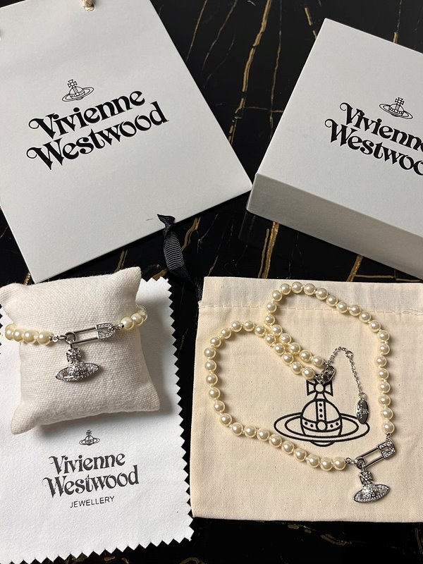 비비안웨스트우드 루크리스 펄 팔찌 [매장가 48만원대]