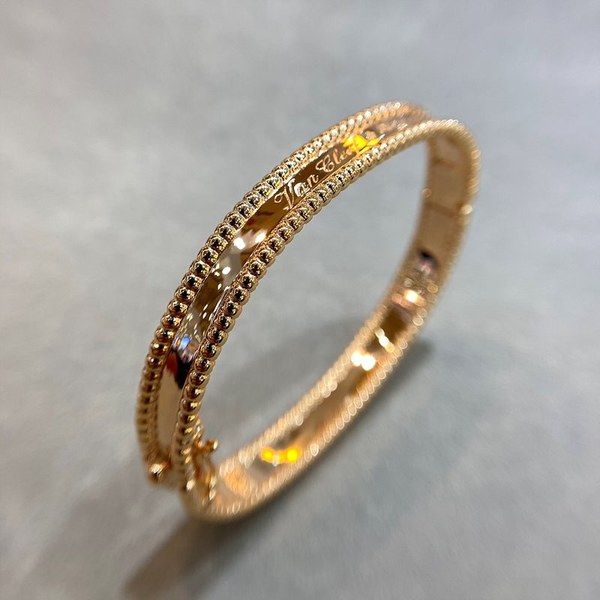 반클리프 뻬를리 시그니처 브레이슬릿 3color [매장가 970만원대]