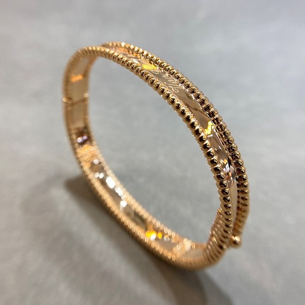 반클리프 뻬를리 시그니처 브레이슬릿 3color [매장가 970만원대]