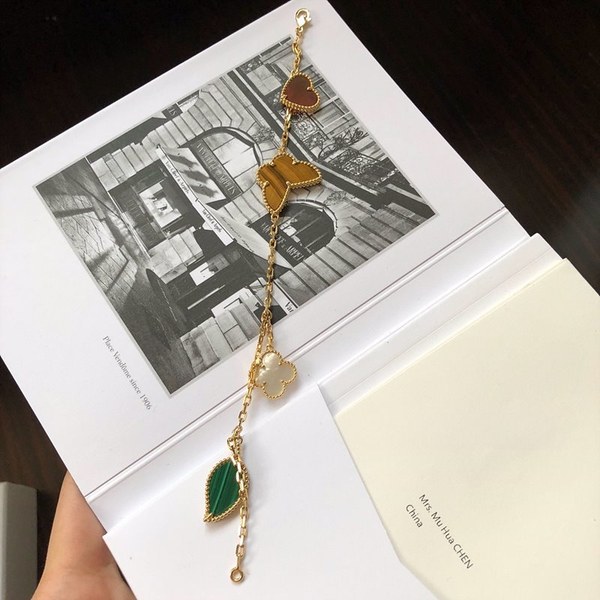 반클리프 럭키 알함브라 브레이슬릿 [매장가 750만원대]