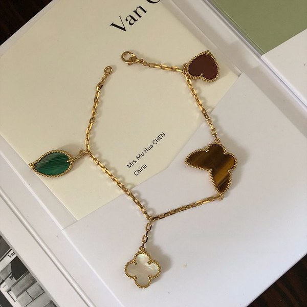 반클리프 럭키 알함브라 브레이슬릿 [매장가 750만원대]