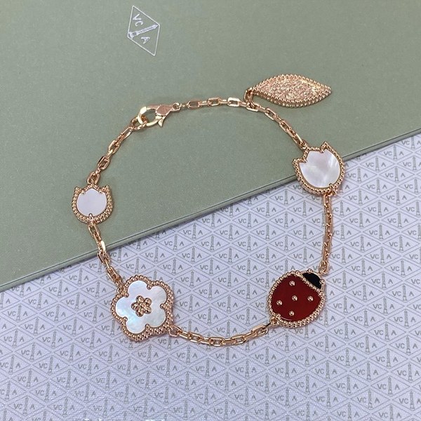 반클리프 럭키 스프링 브레이슬릿 [매장가 745만원대]