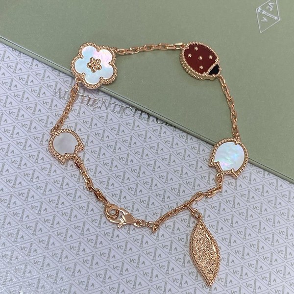 반클리프 럭키 스프링 브레이슬릿 [매장가 745만원대]