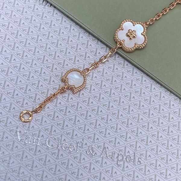 반클리프 럭키 스프링 브레이슬릿 [매장가 745만원대]