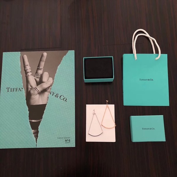 티파니앤코 T 스마일 브레이슬릿 2color [매장가 163만원대]