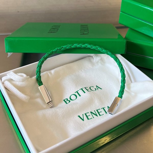 보테가베네타 브레이드 가죽 브레이슬릿 [매장가 76만원대]