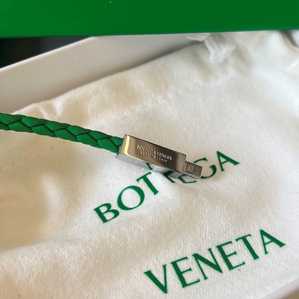 보테가베네타 브레이드 가죽 브레이슬릿 [매장가 76만원대]