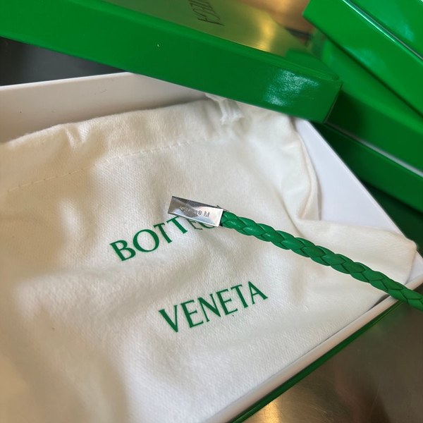 보테가베네타 브레이드 가죽 브레이슬릿 [매장가 76만원대]