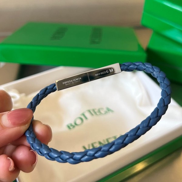 보테가베네타 브레이드 가죽 브레이슬릿 [매장가 76만원대]