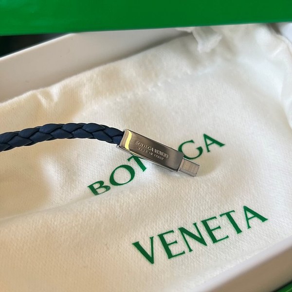 보테가베네타 브레이드 가죽 브레이슬릿 [매장가 76만원대]