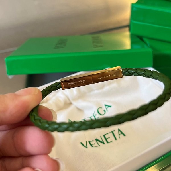 보테가베네타 브레이드 가죽 브레이슬릿 [매장가 76만원대]