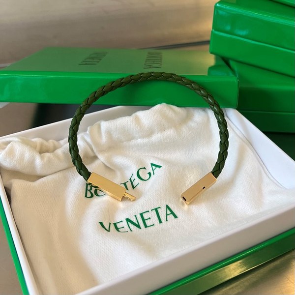 보테가베네타 브레이드 가죽 브레이슬릿 [매장가 76만원대]
