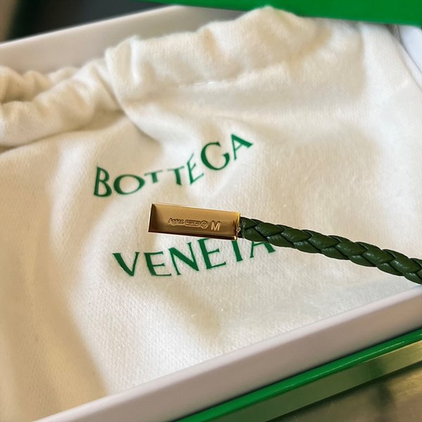 보테가베네타 브레이드 가죽 브레이슬릿 [매장가 76만원대]