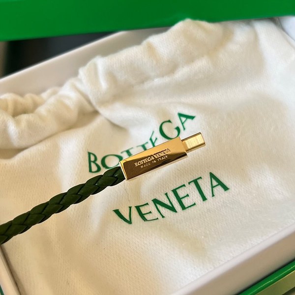 보테가베네타 브레이드 가죽 브레이슬릿 [매장가 76만원대]