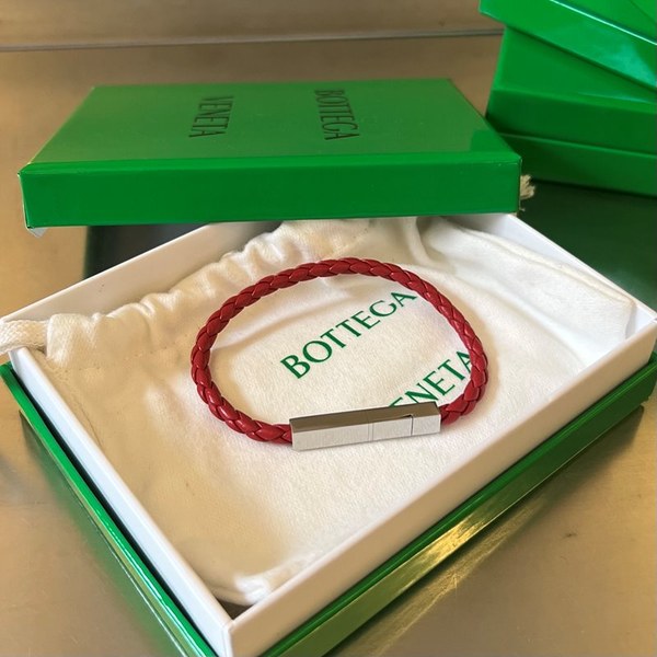 보테가베네타 브레이드 가죽 브레이슬릿 [매장가 76만원대]