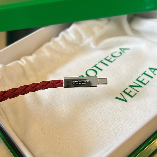 보테가베네타 브레이드 가죽 브레이슬릿 [매장가 76만원대]