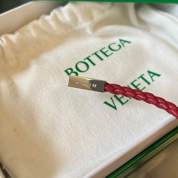 보테가베네타 브레이드 가죽 브레이슬릿 [매장가 76만원대]