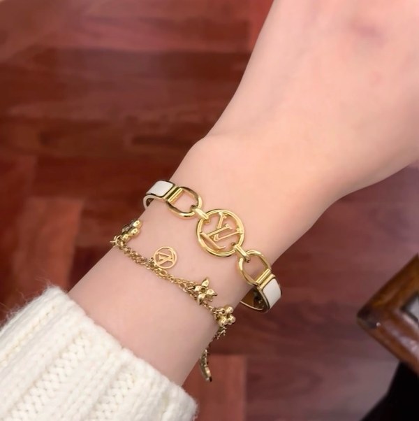 루이비통 에나멜 팔찌 [매장가 200만원대]