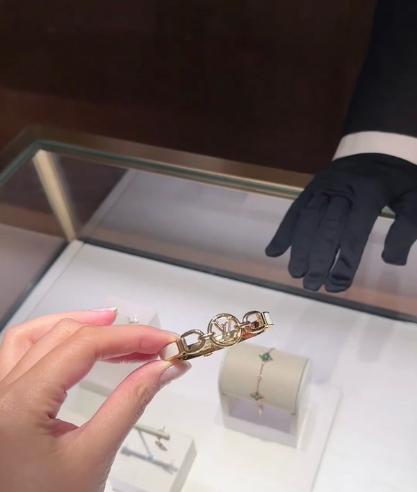 루이비통 에나멜 팔찌 [매장가 200만원대]