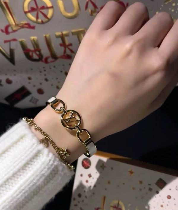 루이비통 에나멜 팔찌 [매장가 200만원대]