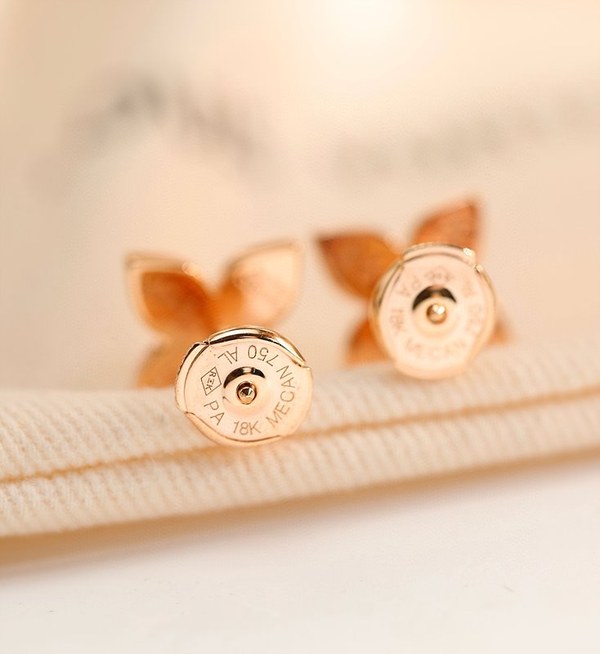 루이비통 이딜 블라썸 스터드 [매장가 455만원대]