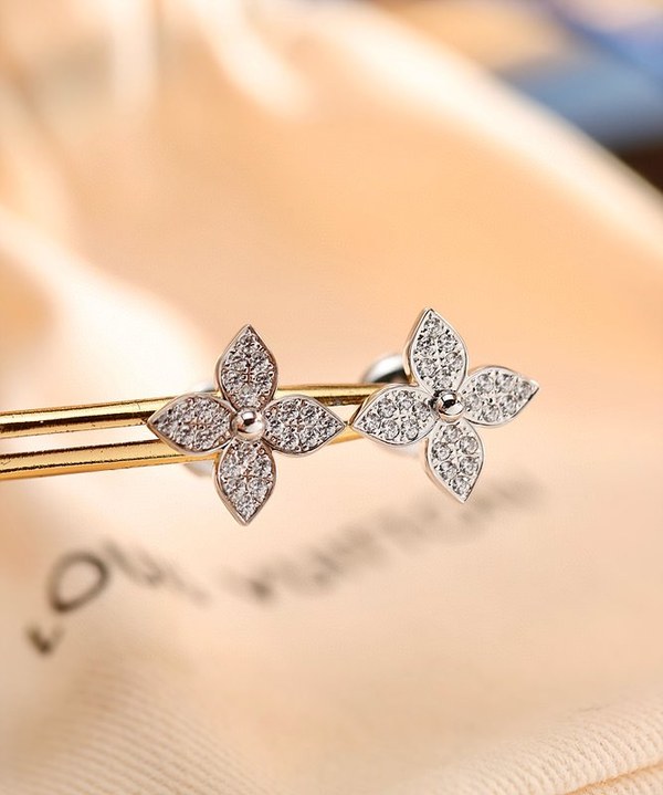 루이비통 이딜 블라썸 스터드 [매장가 455만원대]