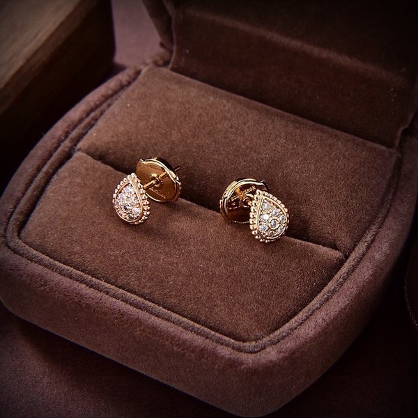 부쉐론 쎄뻥 보헴 스터드 이어링 [매장가 571만원대]