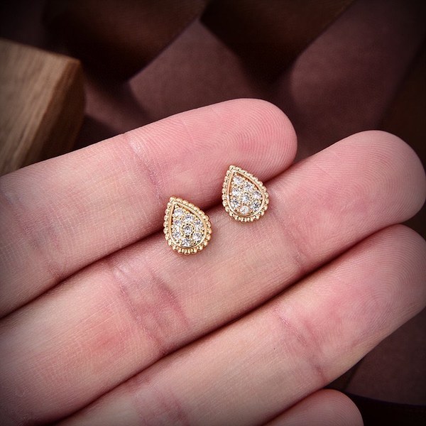 부쉐론 쎄뻥 보헴 스터드 이어링 [매장가 571만원대]