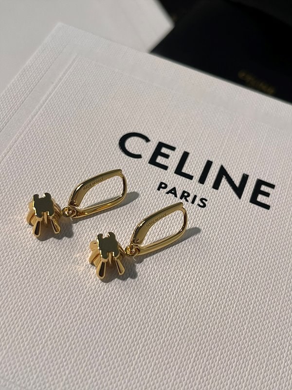 셀린느 트리옹프 솔리테어 귀걸이 [매장가 69만원대]