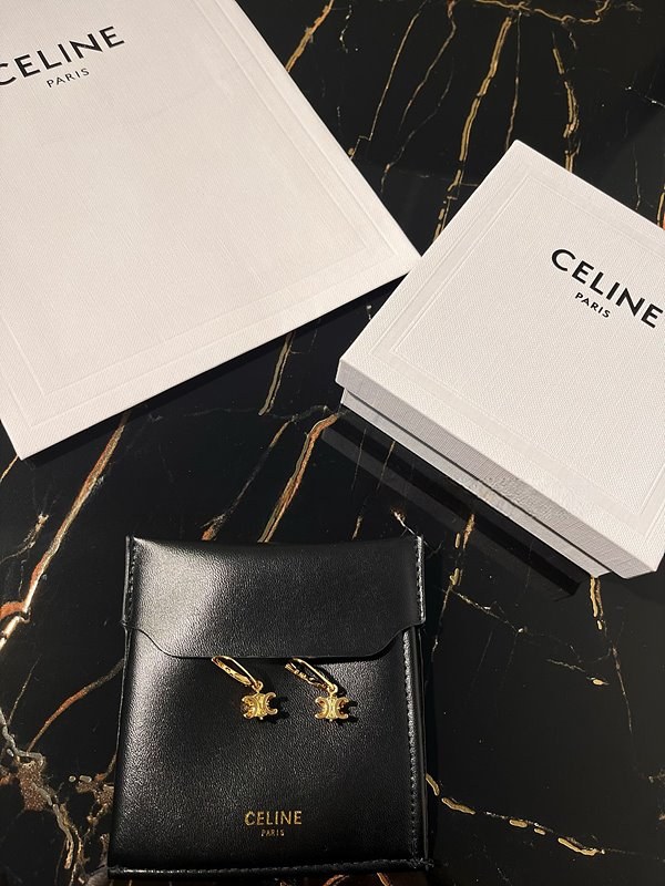 셀린느 트리옹프 솔리테어 귀걸이 [매장가 69만원대]