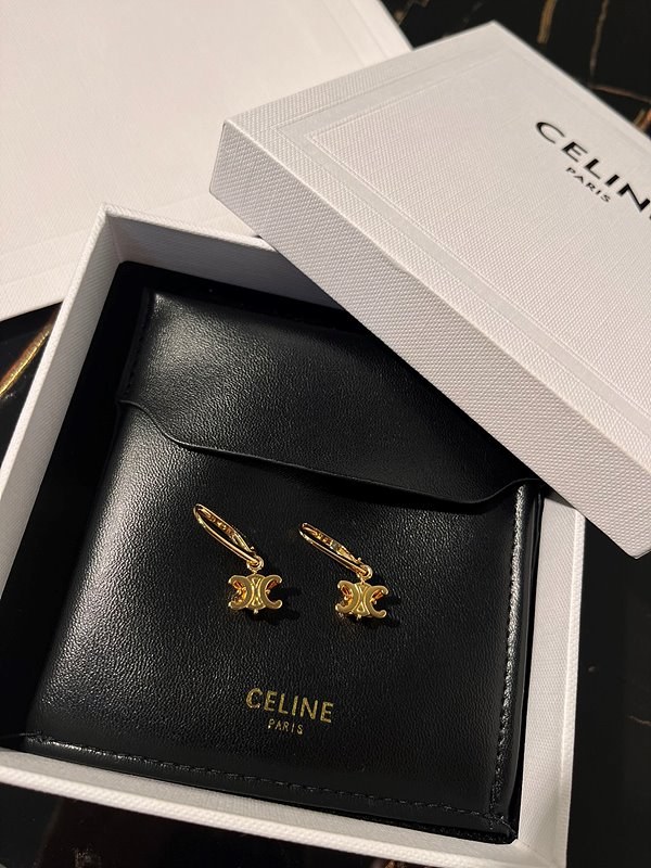 셀린느 트리옹프 솔리테어 귀걸이 [매장가 69만원대]