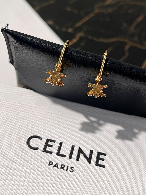 셀린느 트리옹프 솔리테어 귀걸이 [매장가 69만원대]