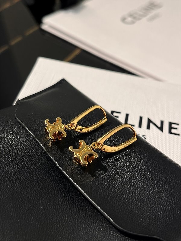 셀린느 트리옹프 솔리테어 귀걸이 [매장가 69만원대]