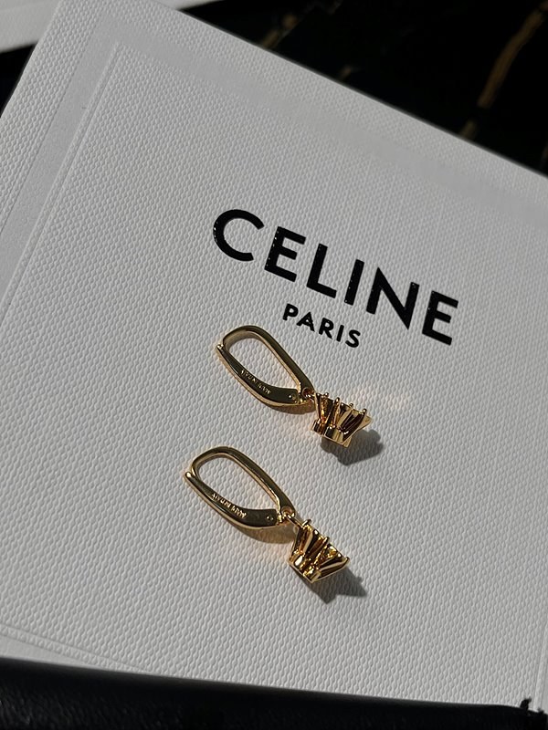 셀린느 트리옹프 솔리테어 귀걸이 [매장가 69만원대]